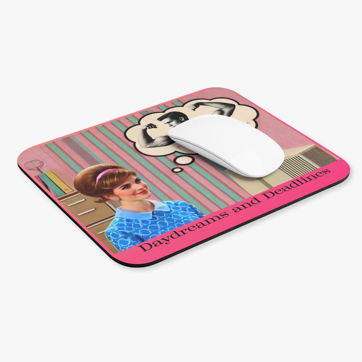 Mouse pad is displayed with a computer mouse on it for reference.

