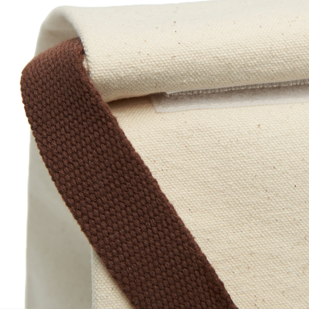 Close-up of the bag closure involving a rollover of the top edge secured by Velcro.