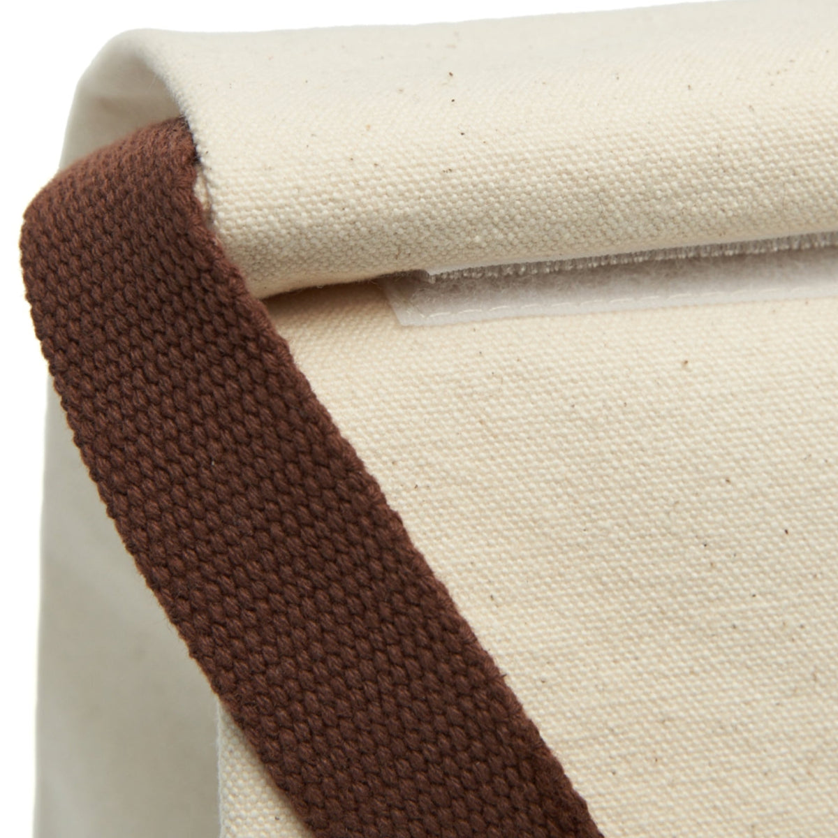 Close-up of the bag closure involving a rollover of the top edge secured by Velcro.