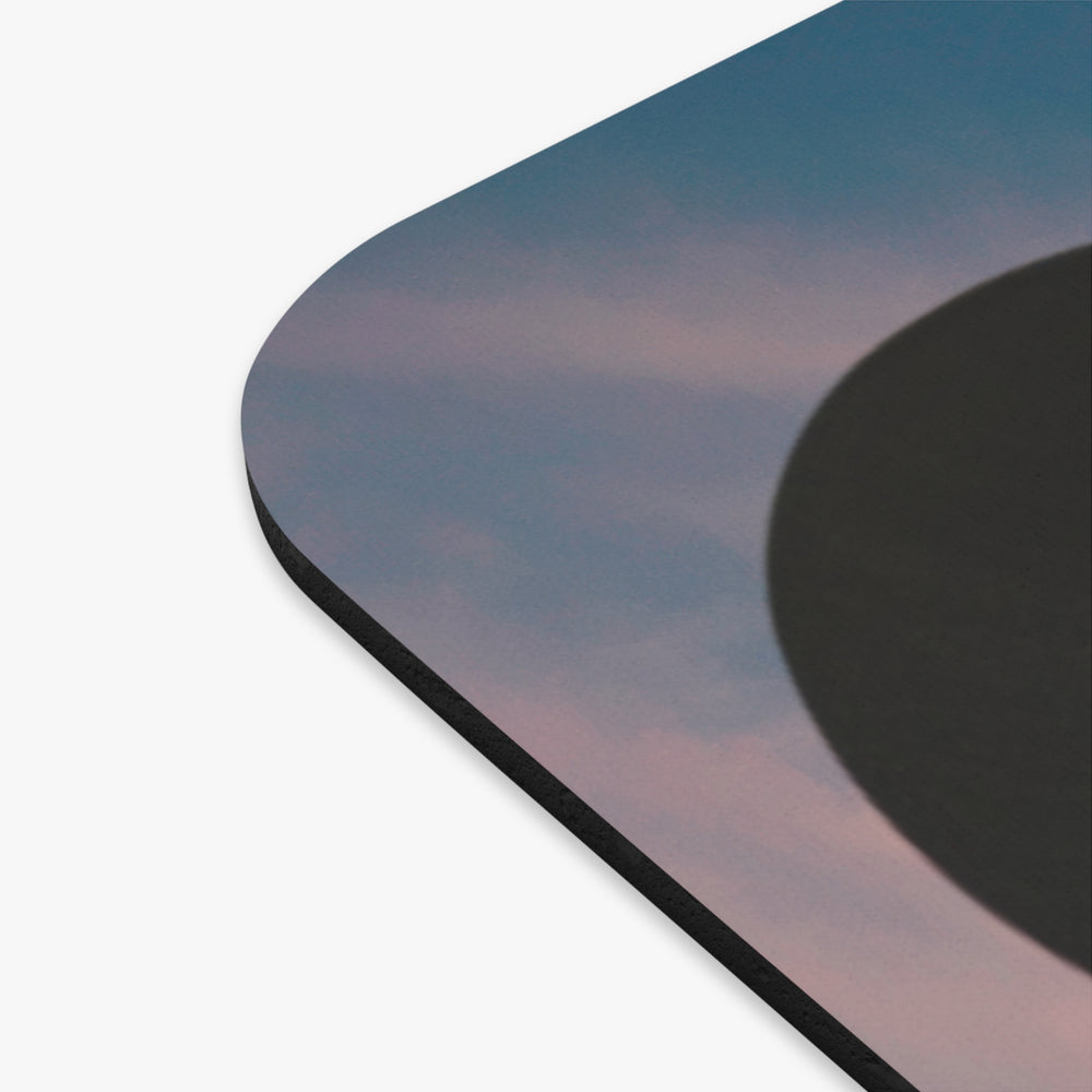 close up of the edge of the mousepad
