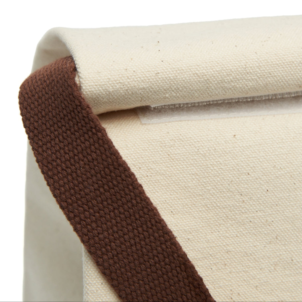 Close-up of the bag closure involving a rollover of the top edge secured by Velcro.
