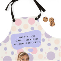This picture is a close up of the upper portion of the apron showing the detachable straps at the neck.
