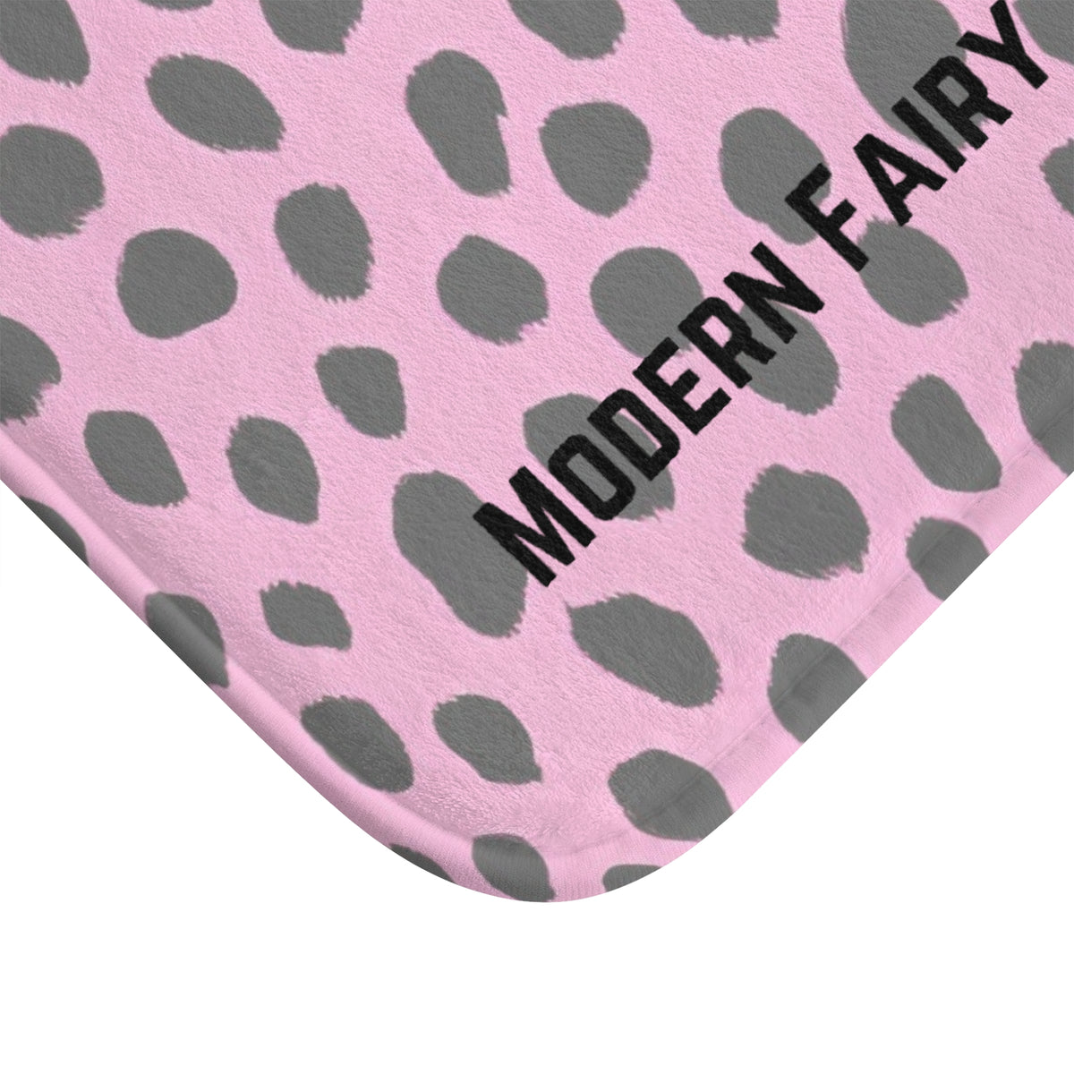 The corner of the mat is displayed to show the finished edges.

